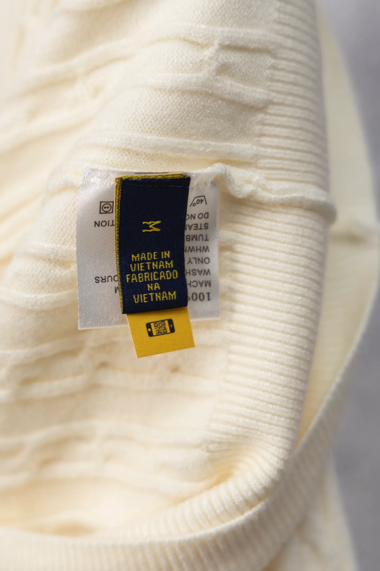 P170 Ralph Lauren Classic Round Neck Solid Color Pony Embroidered Logo Knitted Cardigan Long Sleeve Ralph Lauren Classic Basic Versatile Twist Knitted Cardigan Long Sleeve Main supply platform live broadcast Wholesale entity Replenish when out of stock Not removed from the shelves Quality 1:1 patterning Complete three standards Correct version of pony logo Imported quality cotton yarn Focus on high-end Cost-effective Good quality Needless to say Zhao Lusi's same style is really amazing, so sweet I'm so beautiful. This cardigan is really good-looking. It's simple and easy to wear. It's a must-have for goddess ootd. Good-looking clothes are never picky. A must-have in the wardrobe of goddesses. Size: S-XL. Color: black, apricot, gray, navy, red, white.